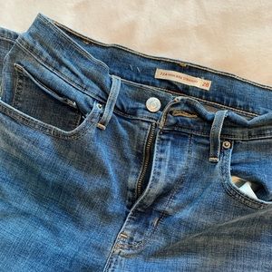 Levi High Rise Straight Leg Jeans